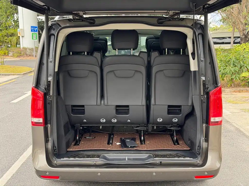 Mercedes-Benz V-Class 2018 — фото 18