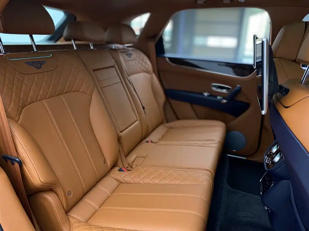Bentley Bentayga 2018 — фото 12