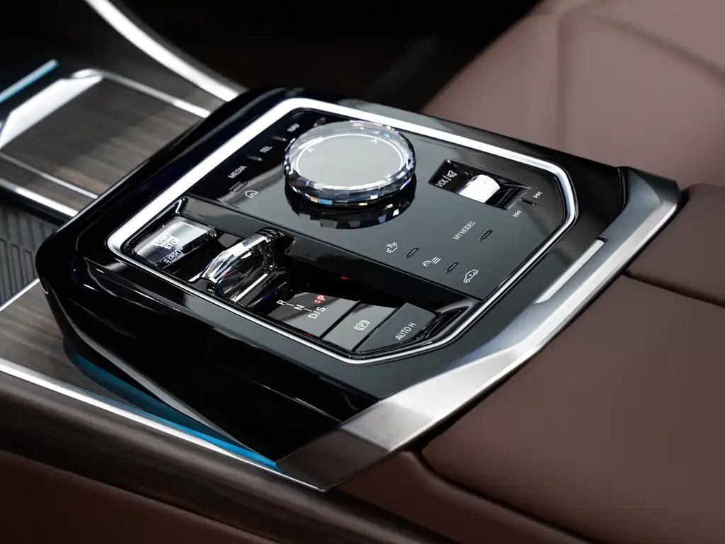 BMW 7 Series 2024 — фото 10