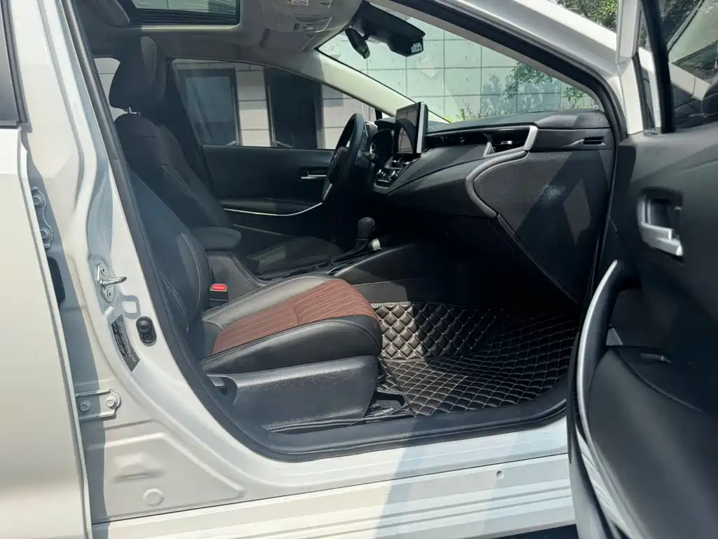 Toyota Corolla 2023 — фото 12