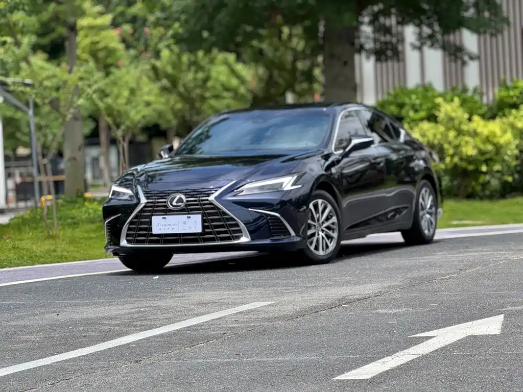 Lexus ES 2025 — фото 1