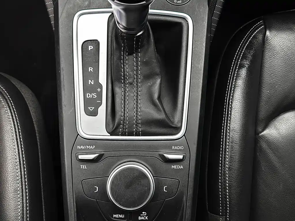 Audi Q2L 2022 — фото 13