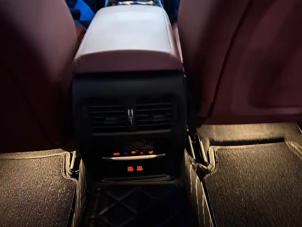 BMW 3 Series 2025 — фото 15