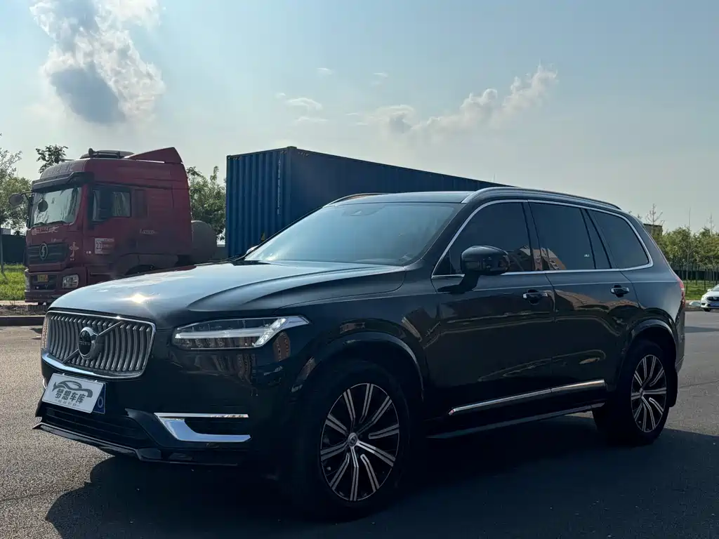 Volvo XC90 2022 — фото 1