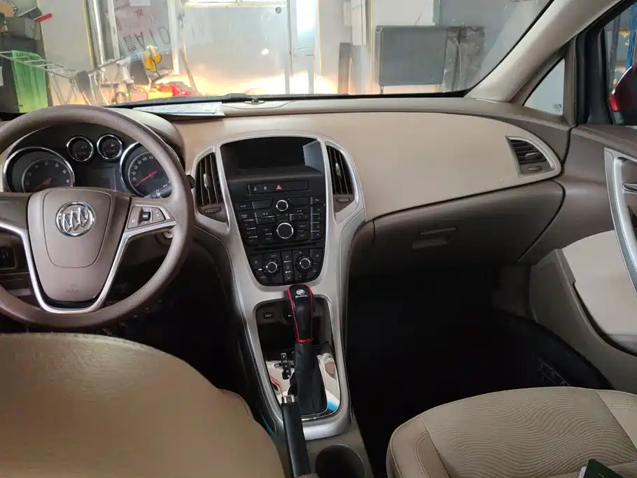Buick Excelle 2013 — фото 12
