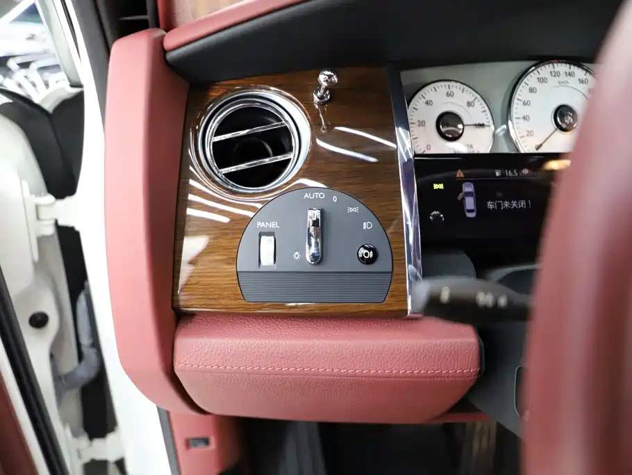 Rolls-Royce Ghost 2014 — фото 14