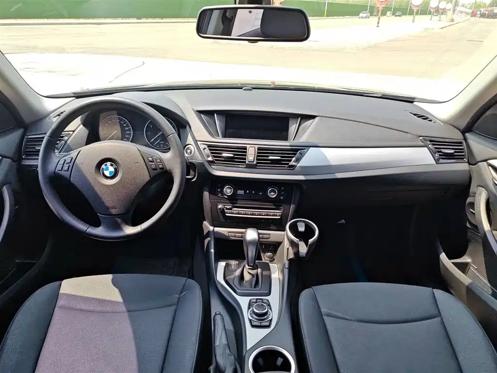 BMW X1 2014 — фото 12