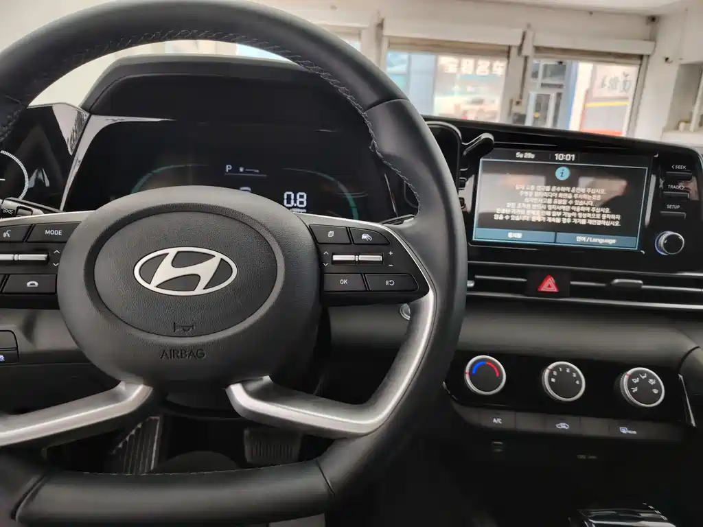 Hyundai Elantra 2023 — фото 15