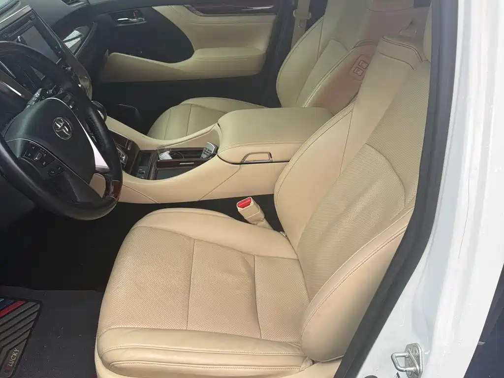 Toyota Alphard 2017 — фото 11