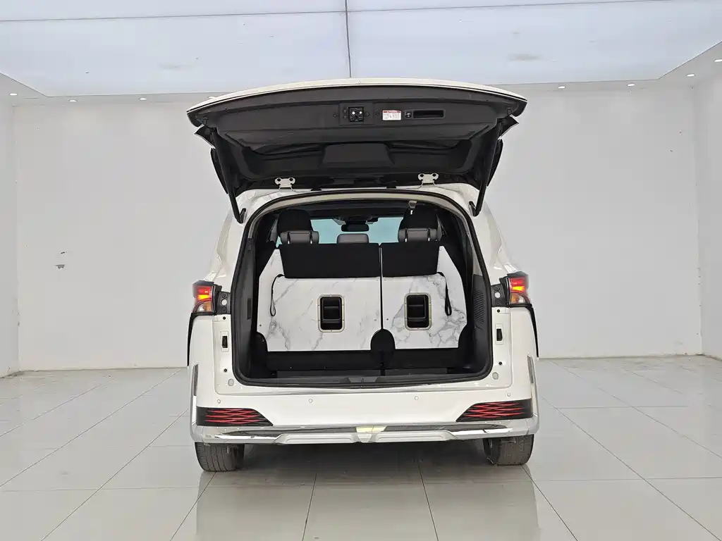Toyota Granvia 2023 — фото 20