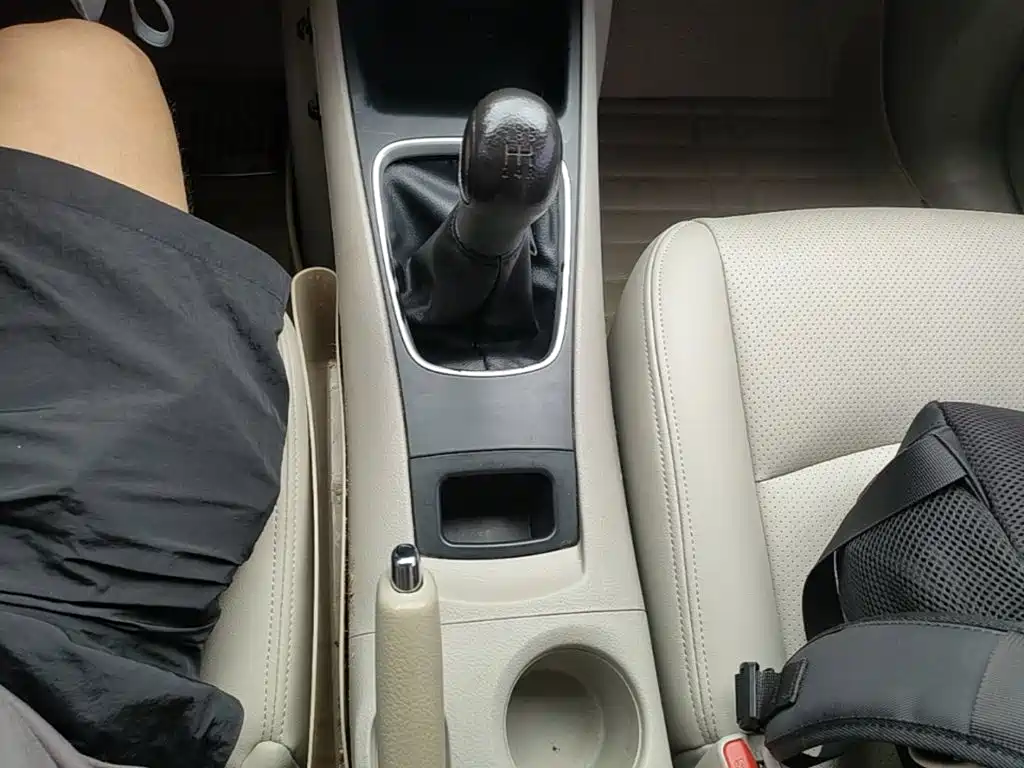Nissan Tiida 2015 — фото 14