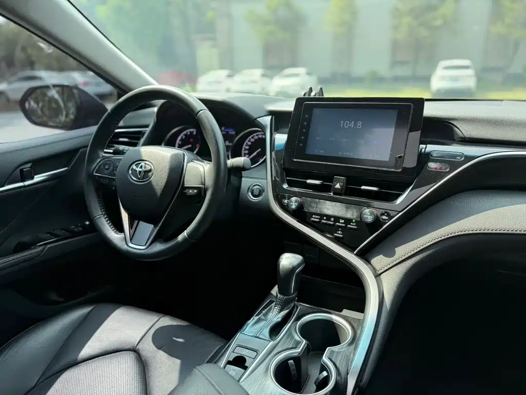 Toyota Camry 2022 — фото 11