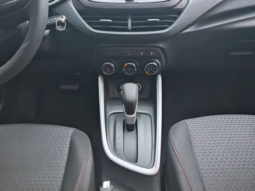 Chevrolet Cavalier 2019 — фото 10