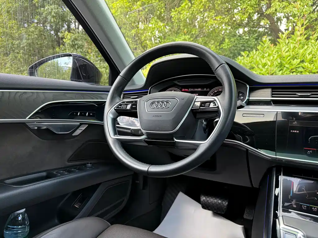 Audi A8 2022 — фото 12