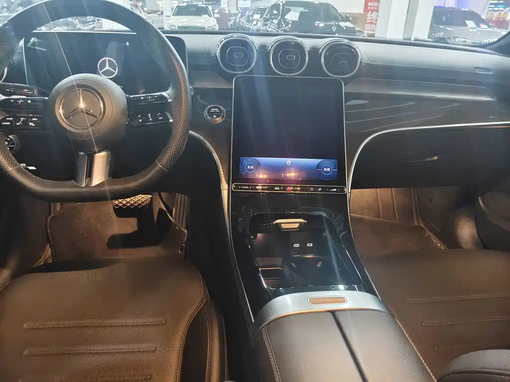 Mercedes-Benz C-Class 2023 — фото 12