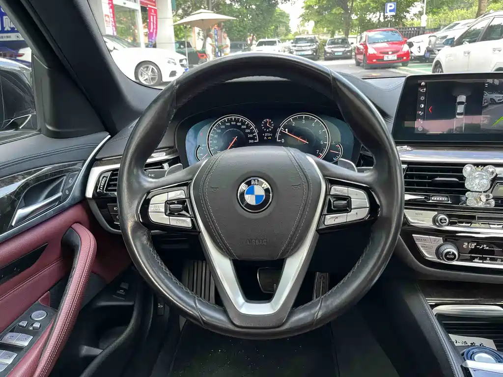 BMW 5 Series 2018 — фото 15