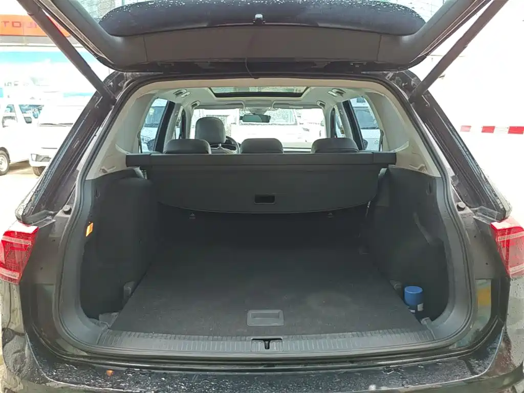 Volkswagen Tiguan L PHEV 2023 — фото 19