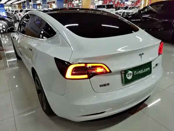 Tesla Model 3 2020