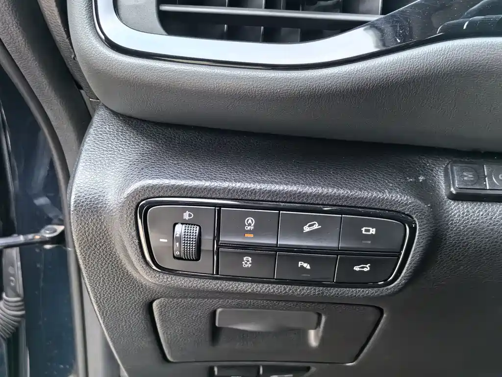 GAC Trumpchi M6 2021 — фото 9