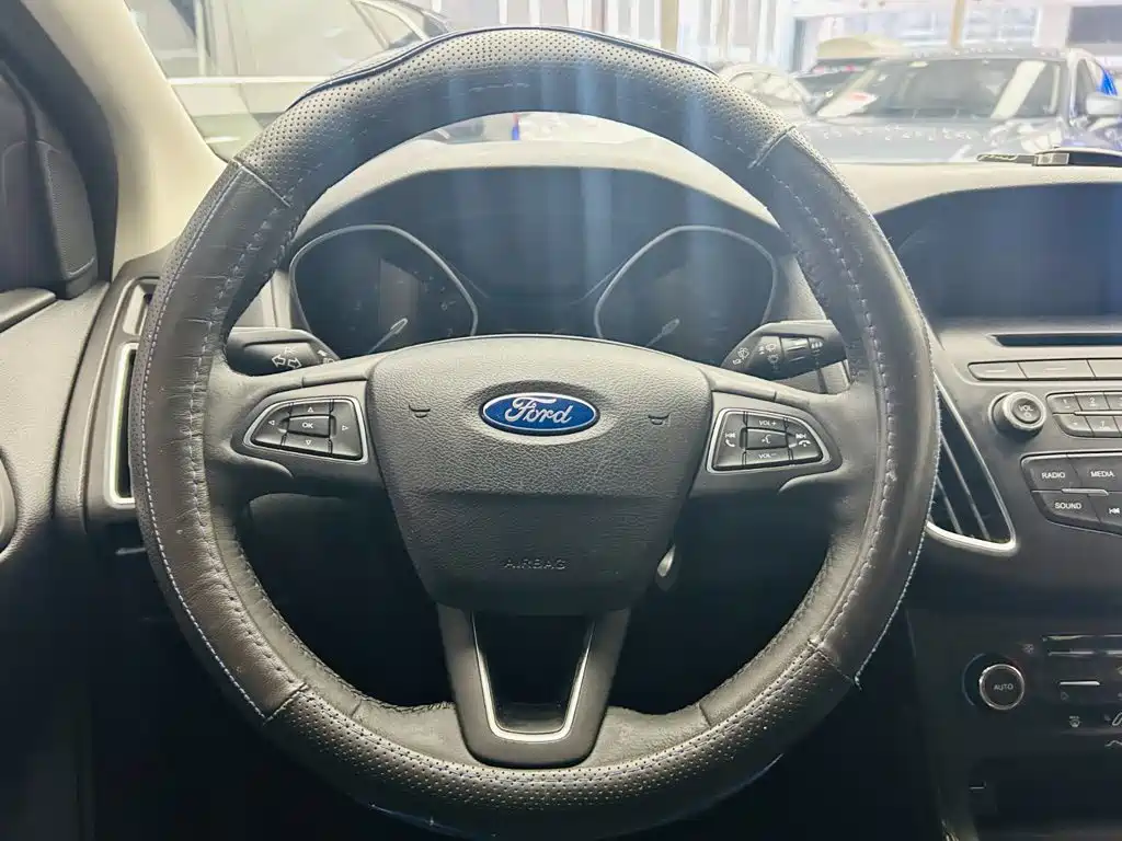Ford Focus 2016 — фото 15