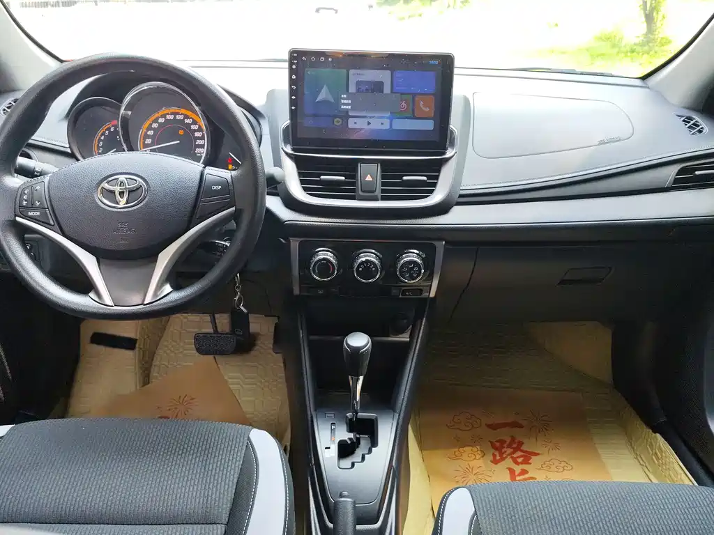 Toyota Yaris L 2023
