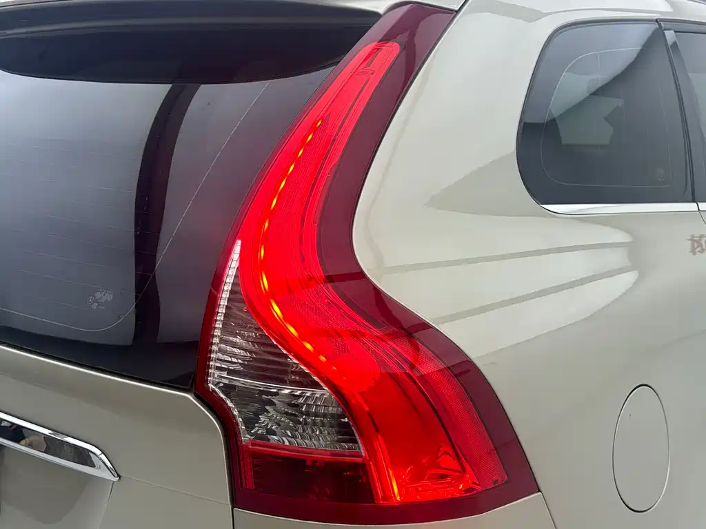 Volvo XC60 2017 — фото 17