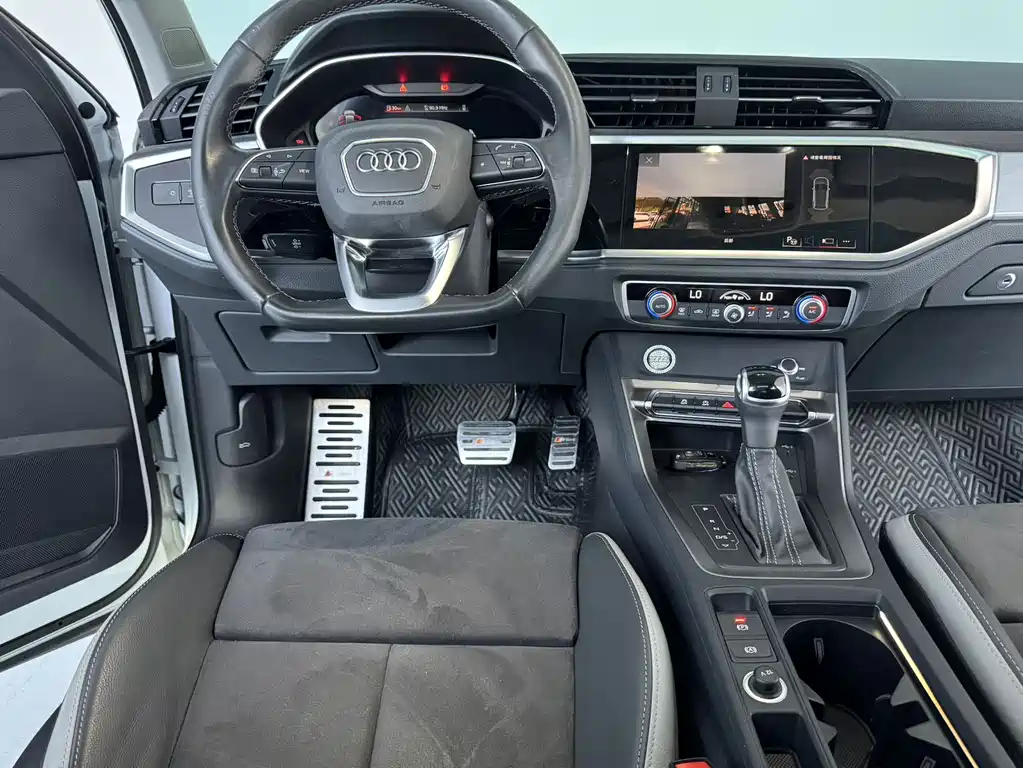 Audi Q3 2023 — фото 12