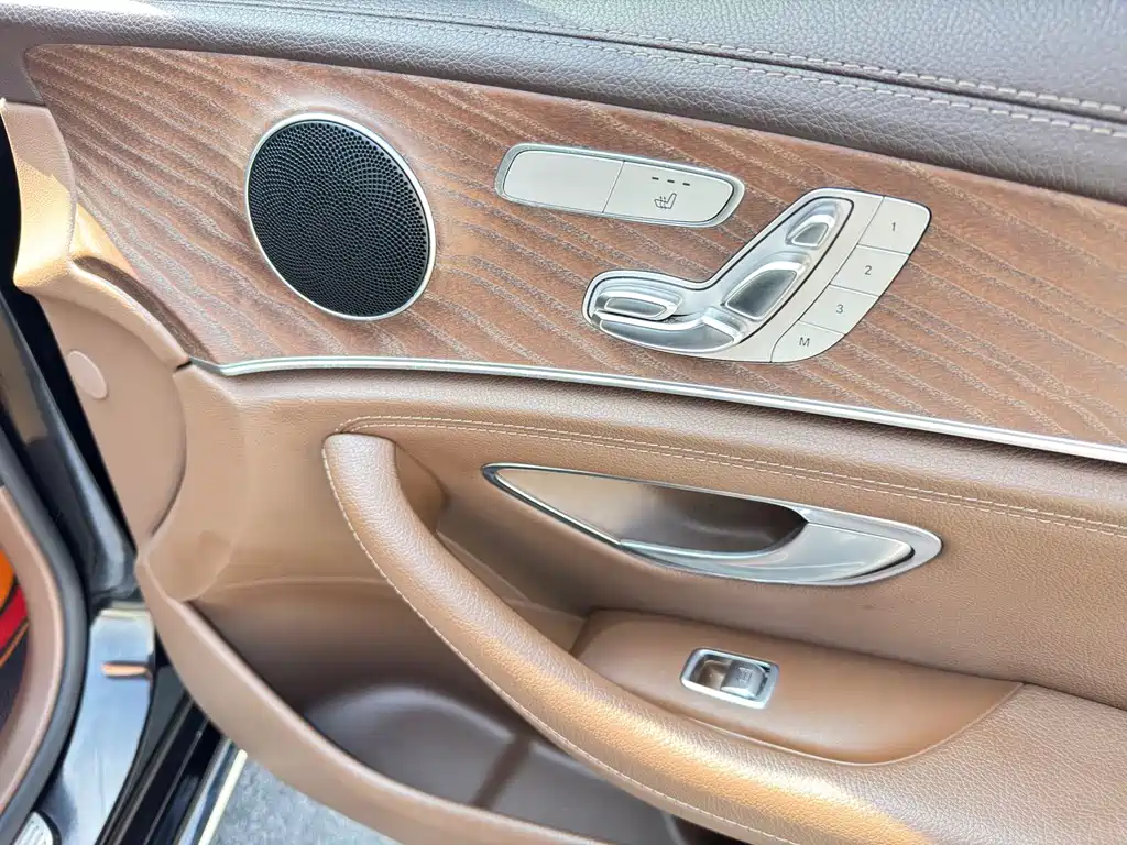 Mercedes-Benz E-Class 2019 — фото 18