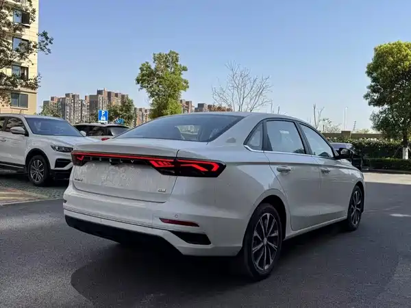 Geely Emgrand 2021