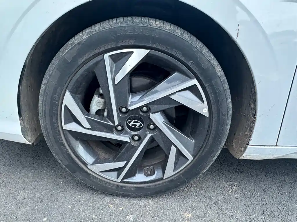 Hyundai Elantra 2023 — фото 20