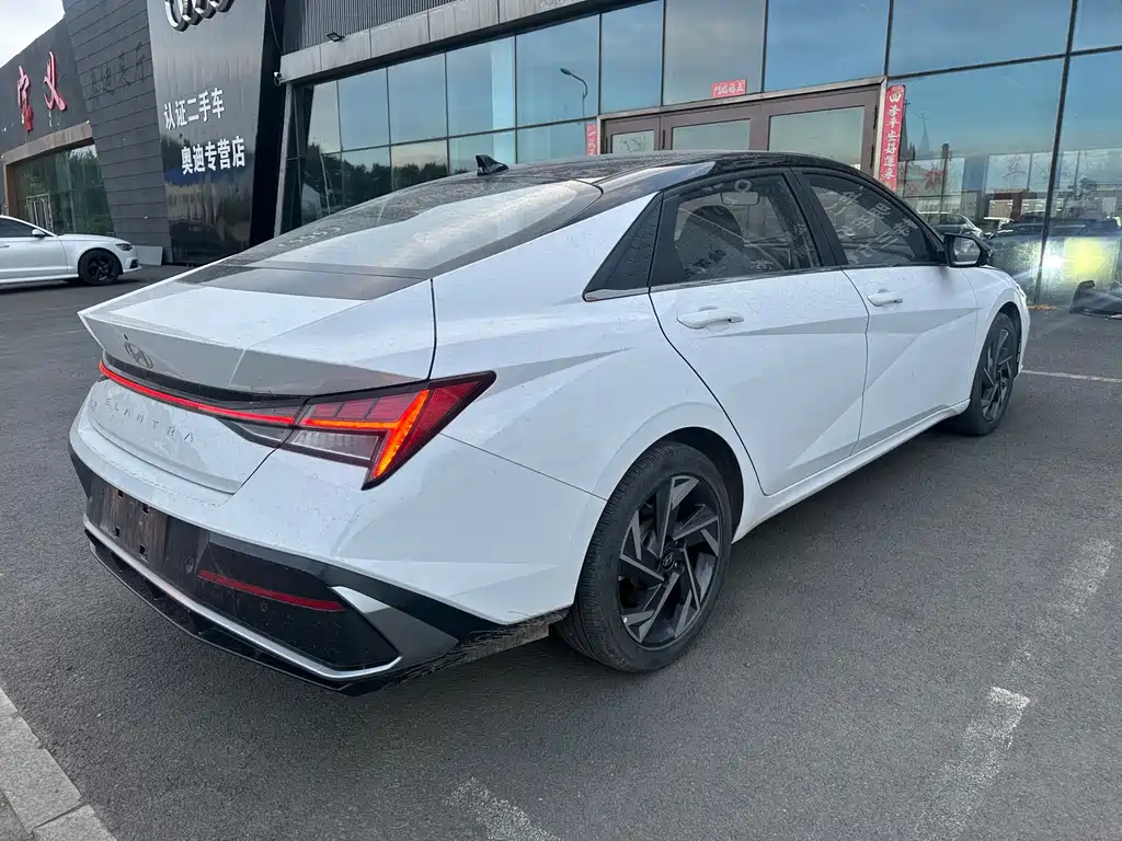 Hyundai Elantra 2023 — фото 28
