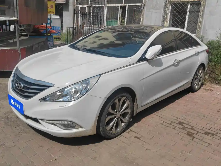 Hyundai Sonata 2015 — фото 1