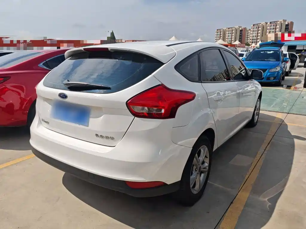 Ford Focus 2016 — фото 25