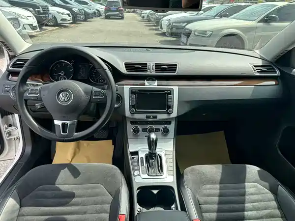 Volkswagen Magotan 2012