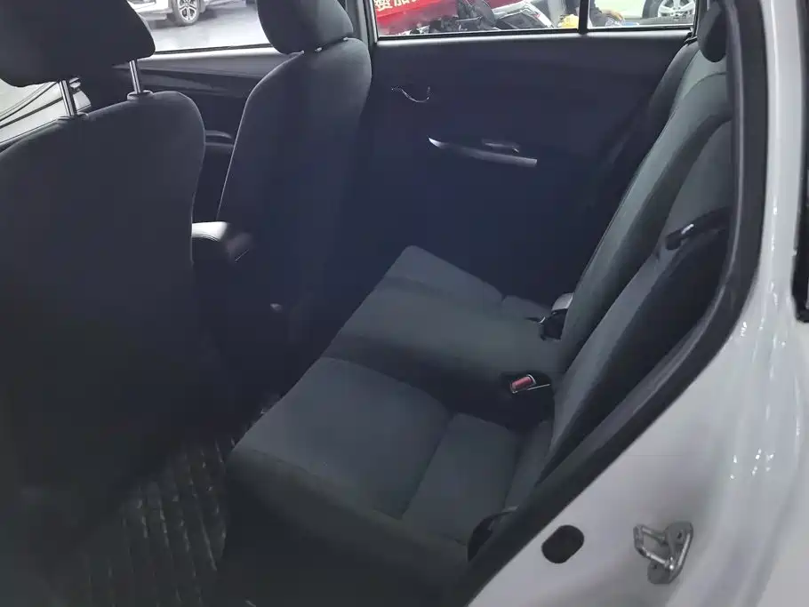 Toyota Yaris L 2016 — фото 11