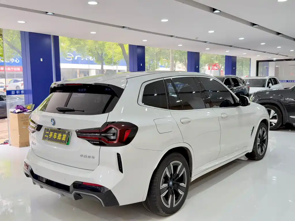 BMW iX3 2023