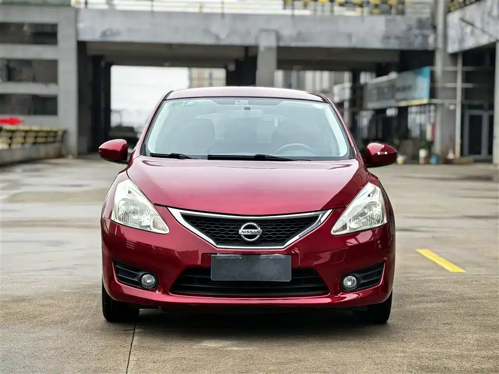 Nissan Tiida 2012