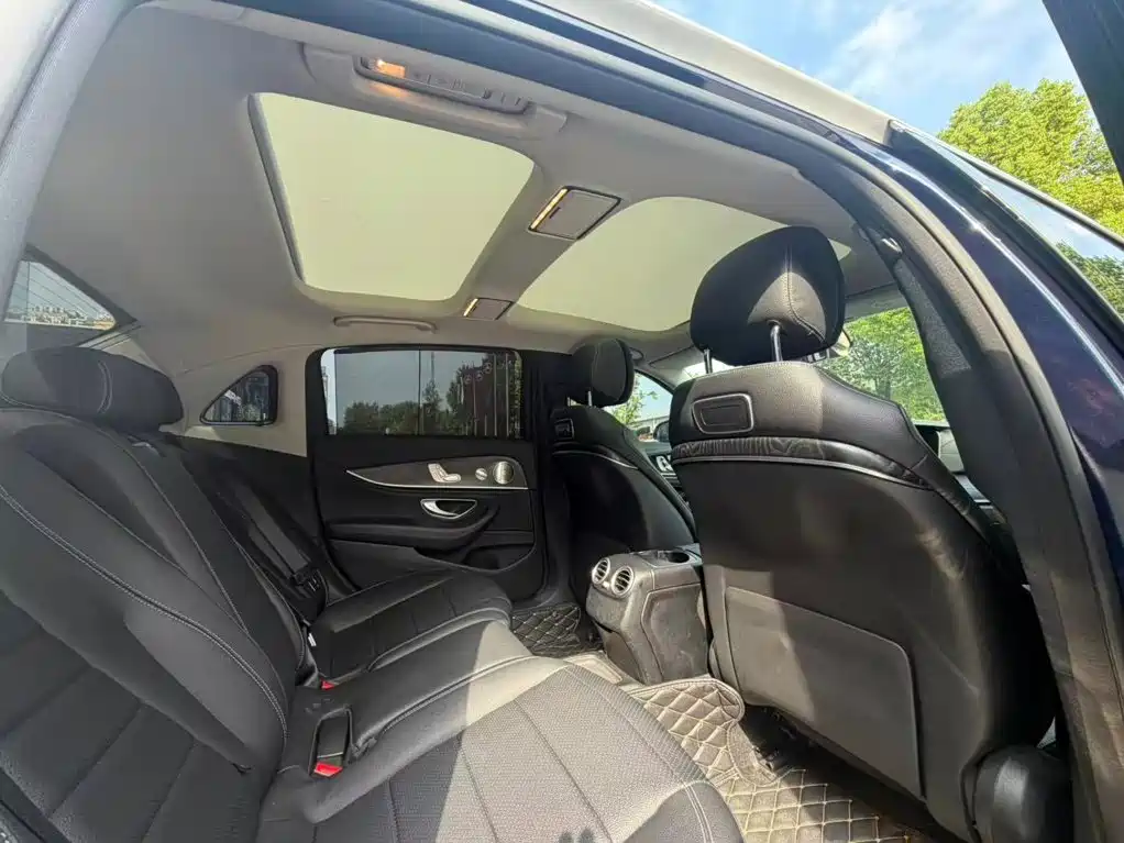 Mercedes-Benz E-Class 2019 — фото 16