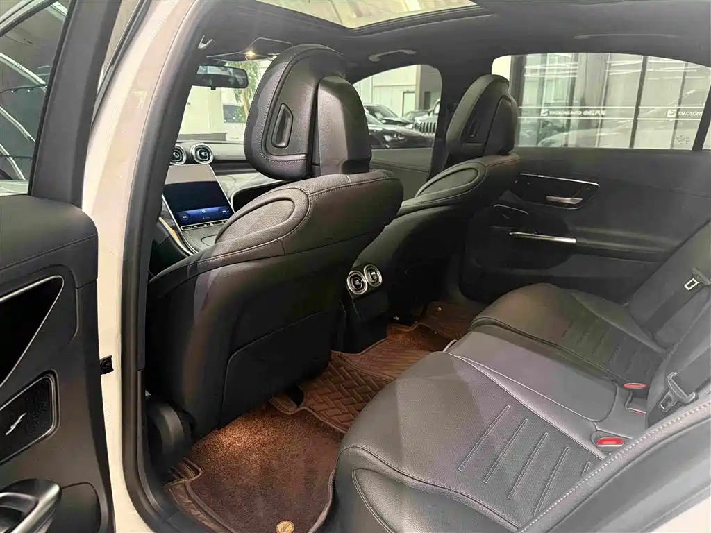 Mercedes-Benz C-Class 2025 — фото 16
