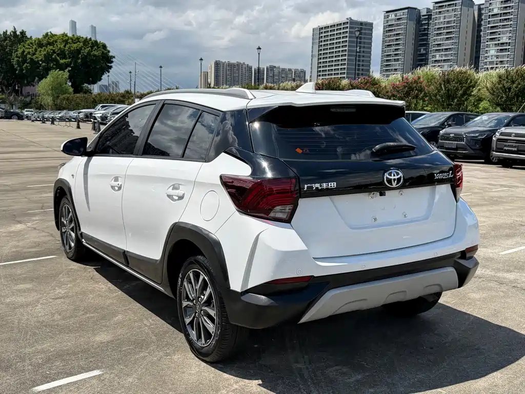 Toyota Yaris L 2020 — фото 13
