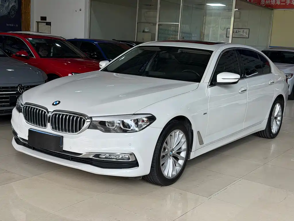 BMW 5 Series 2018 — фото 1