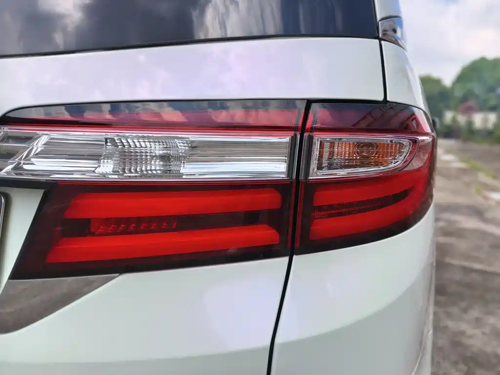 Honda Odyssey 2015 — фото 22