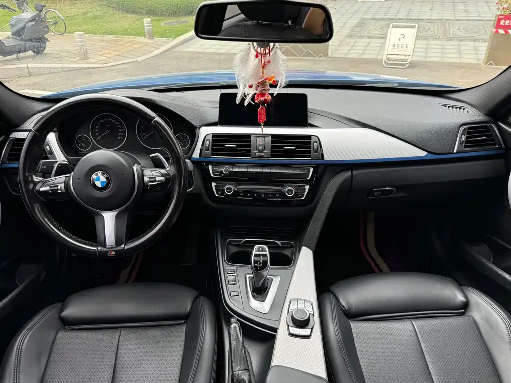 BMW 3 Series 2018 — фото 8