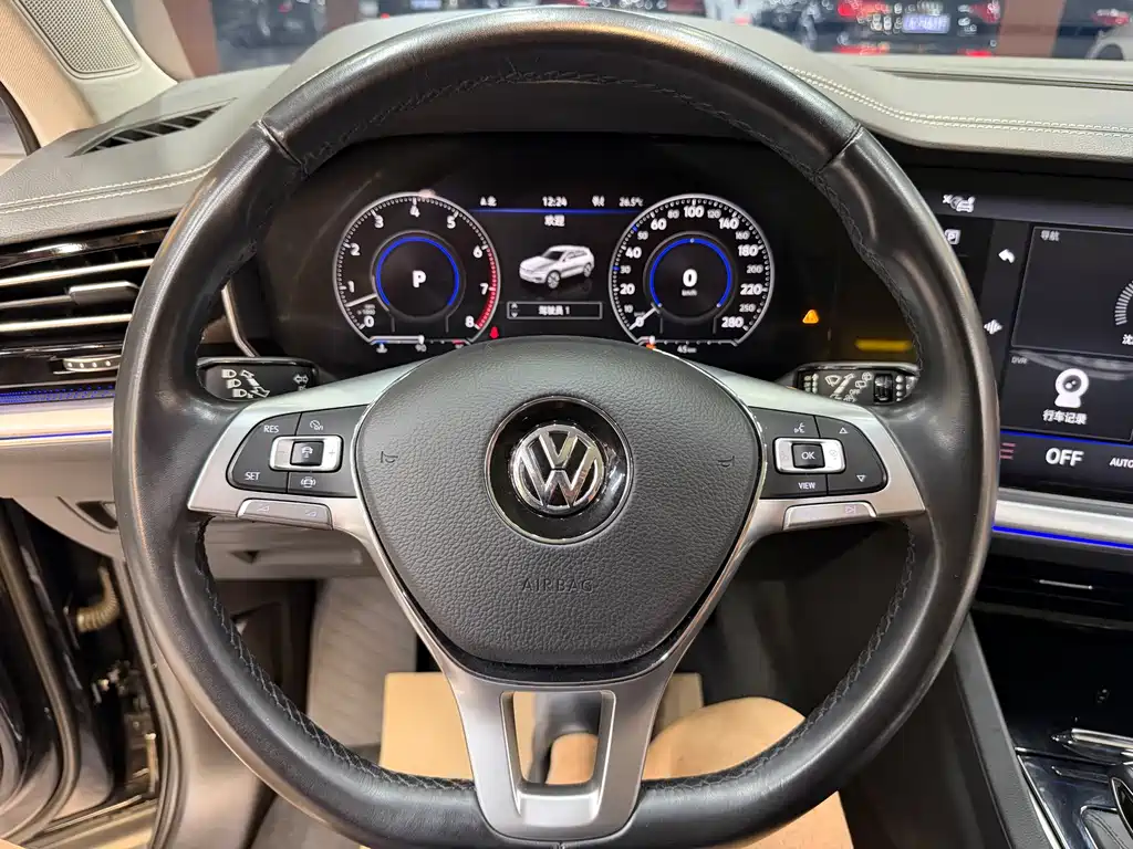 Volkswagen Touareg 2019 — фото 16