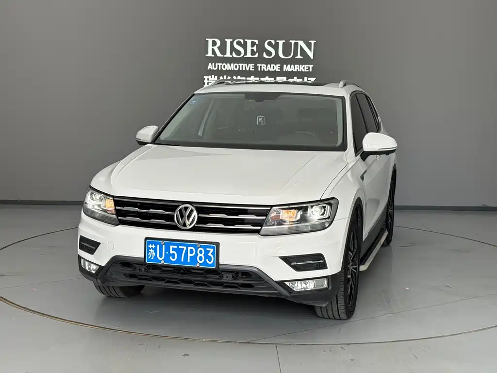 Volkswagen Tiguan L 2020 — фото 1