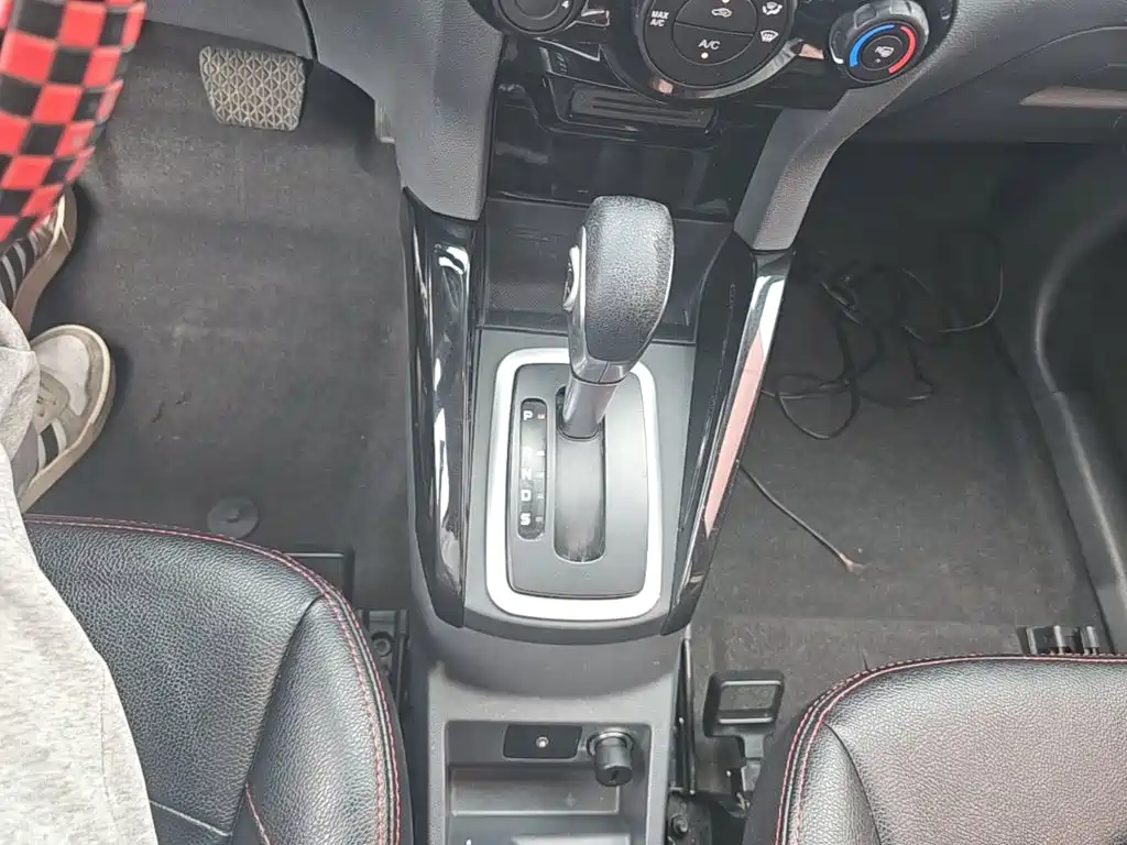 Ford Ecosport 2017 — фото 14