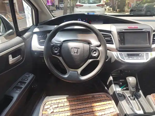 Honda Jade 2015