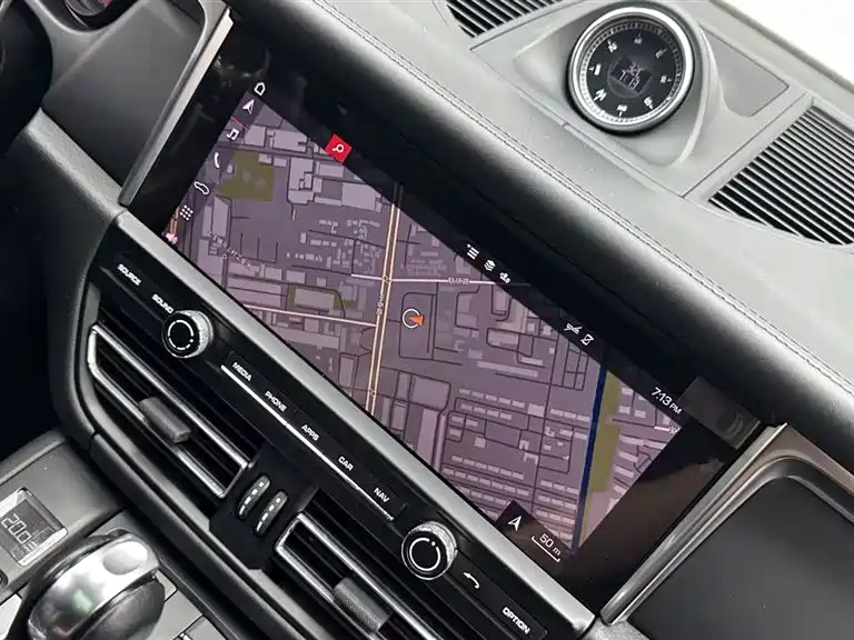 Porsche Macan 2021 — фото 10