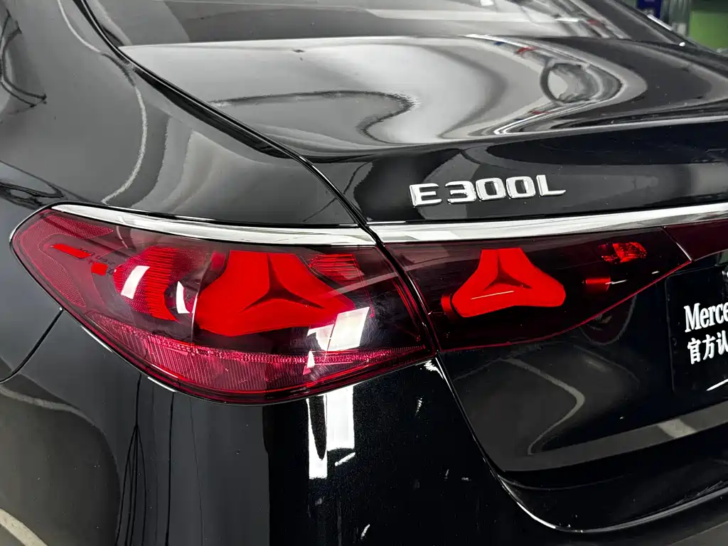 Mercedes-Benz E-Class 2024 — фото 18