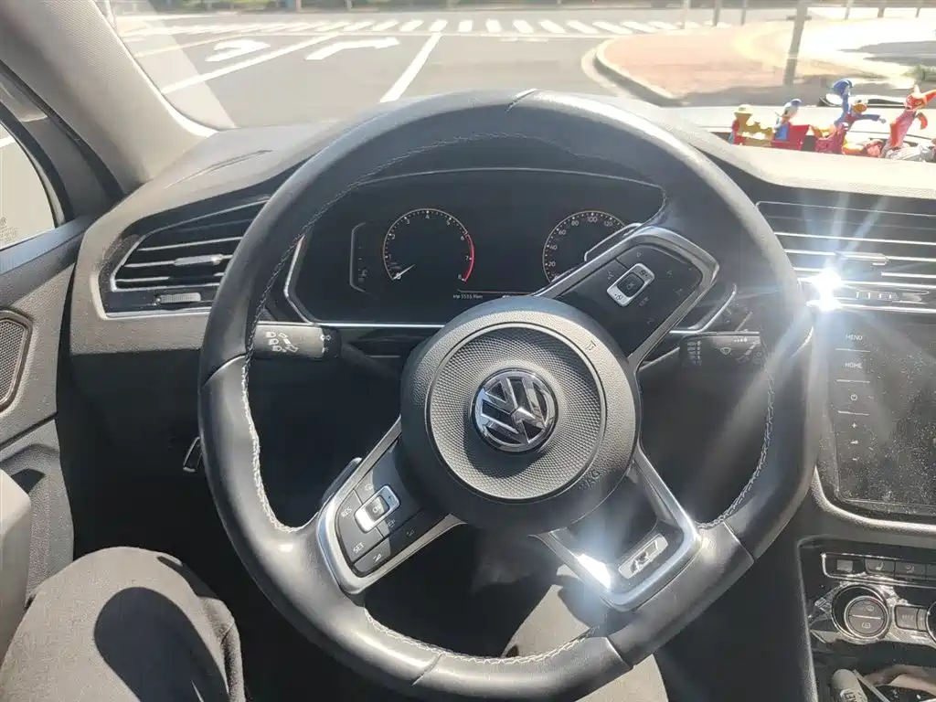 Volkswagen Tiguan L 2020 — фото 3